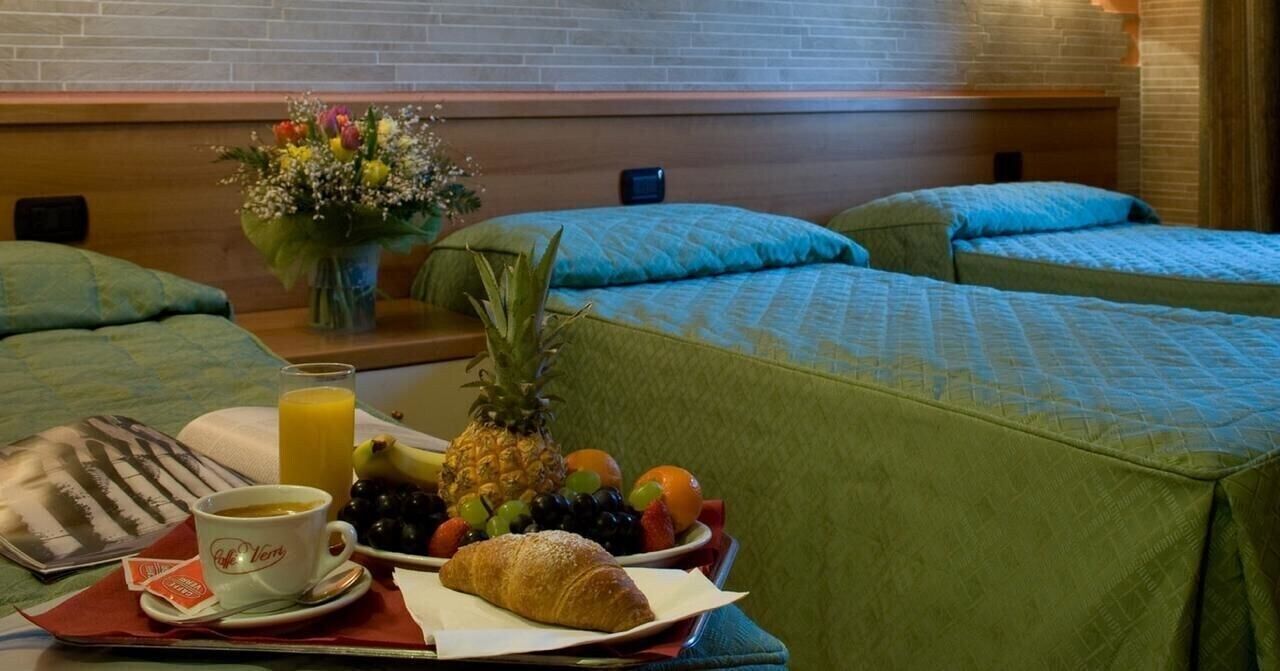 dining | breakfast, lunch and dinner served