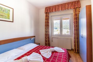 1 quarto, escrivaninha, Wi-Fi de cortesia, roupa de cama