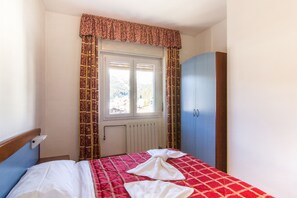 Desk, free WiFi, bed sheets