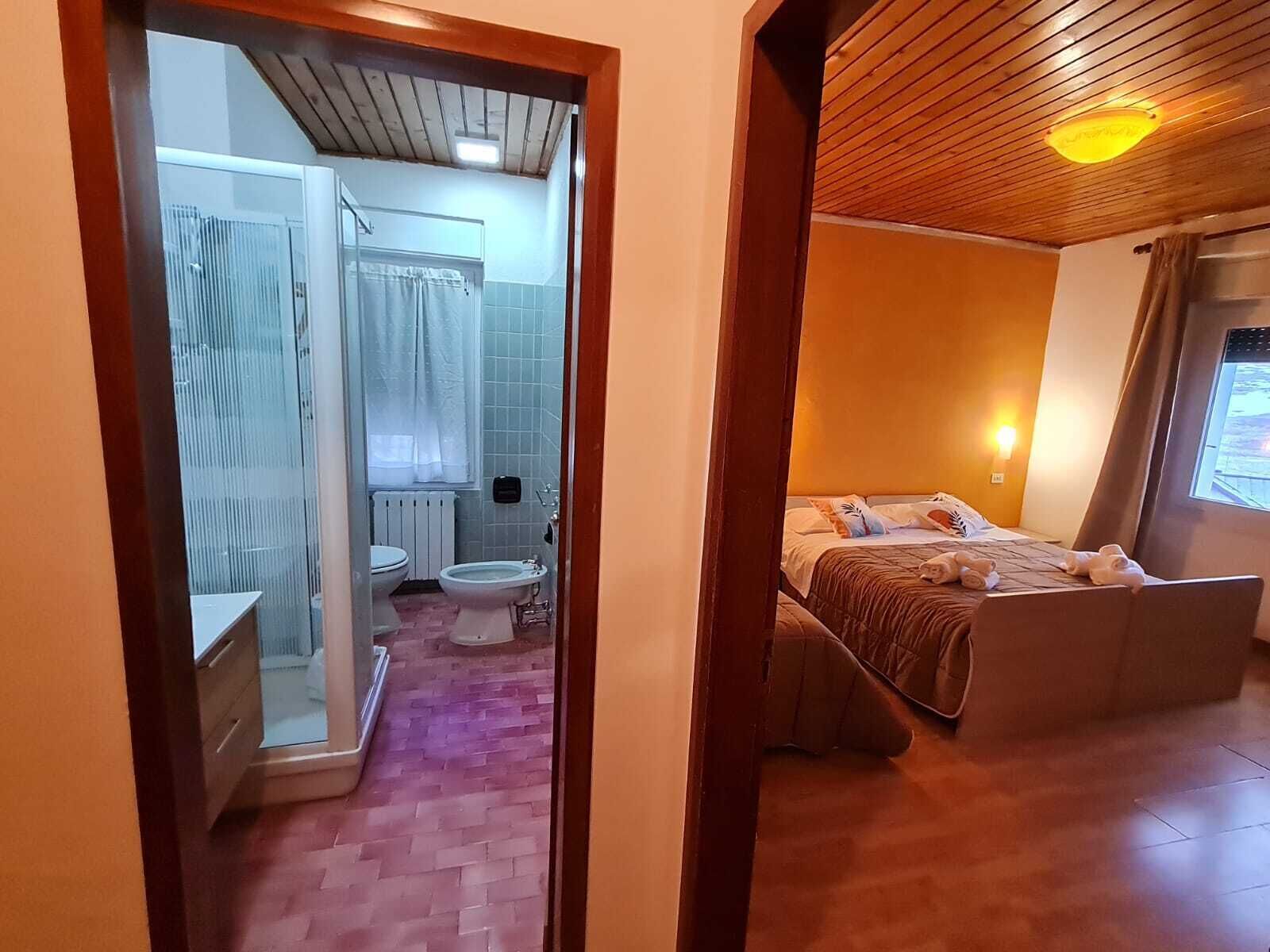 Quadrupla comfort | Bureau, accès au Wi-Fi (inclus), literie fournie