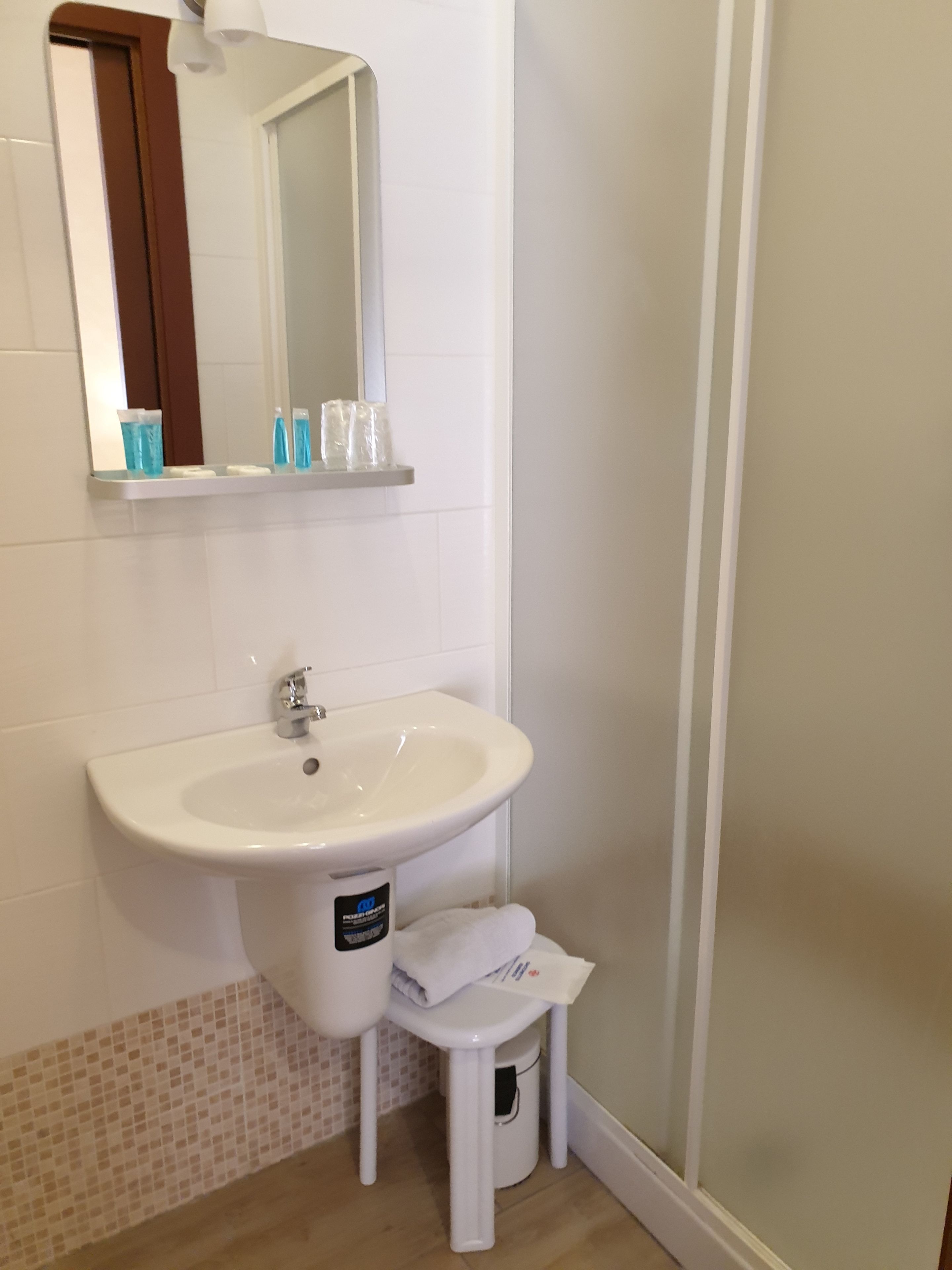 double or twin room | bathroom | shower, free toiletries, hair dryer, bidet