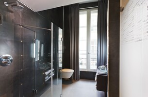 Junior Room | Bathroom