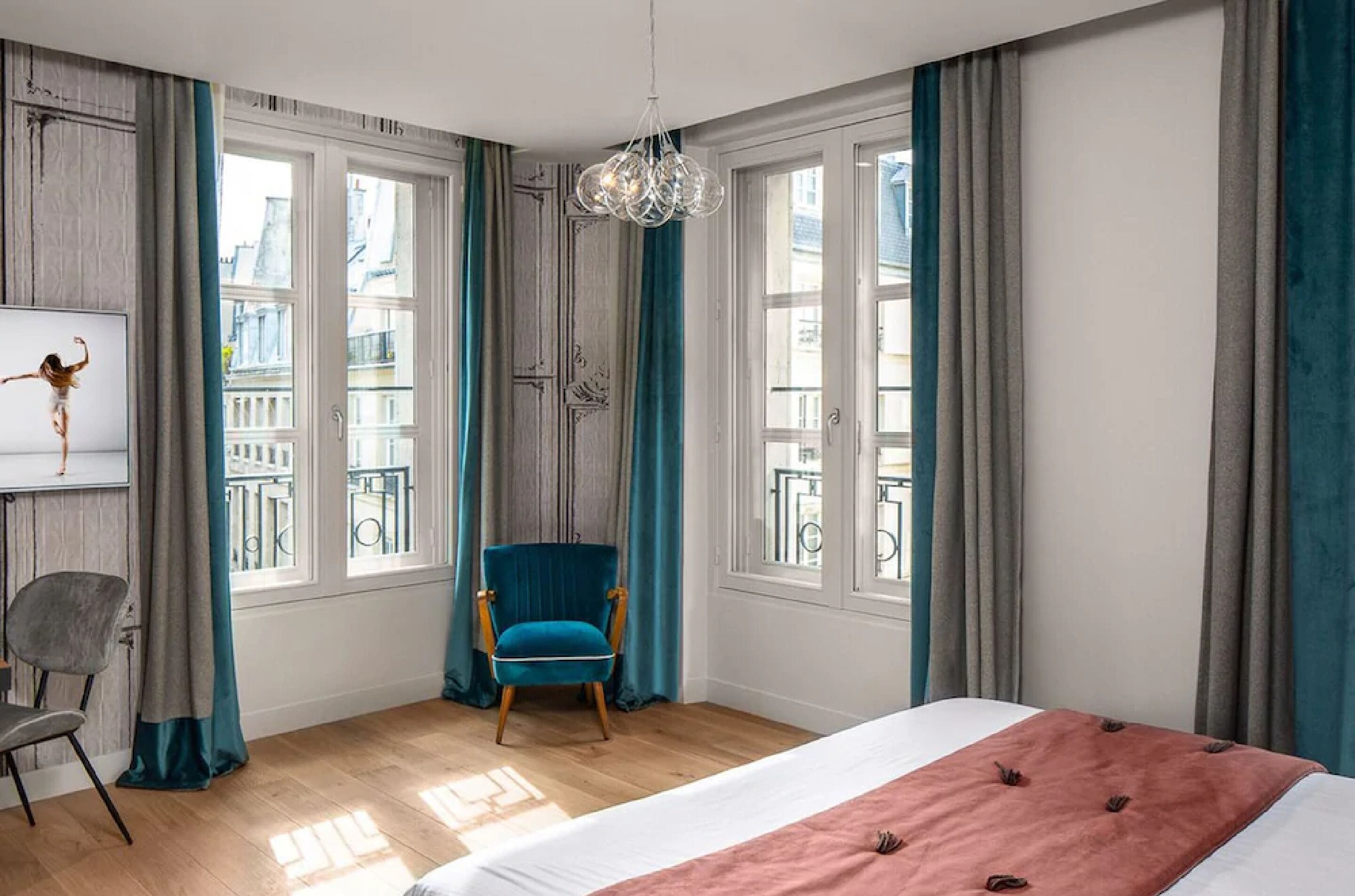 junior room | premium bedding, free minibar, in-room safe, desk