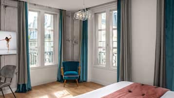 Junior kamer | Luxe beddengoed, een gratis minibar, een kluis op de kamer, een bureau