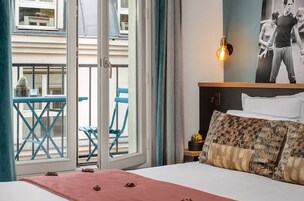 Quarto casal luxo, sacada | Roupas de cama premium, frigobar (abastecido com itens grátis)