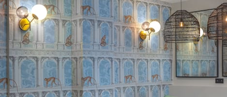 Kontinental frukost varje dag (EUR 24 per person)