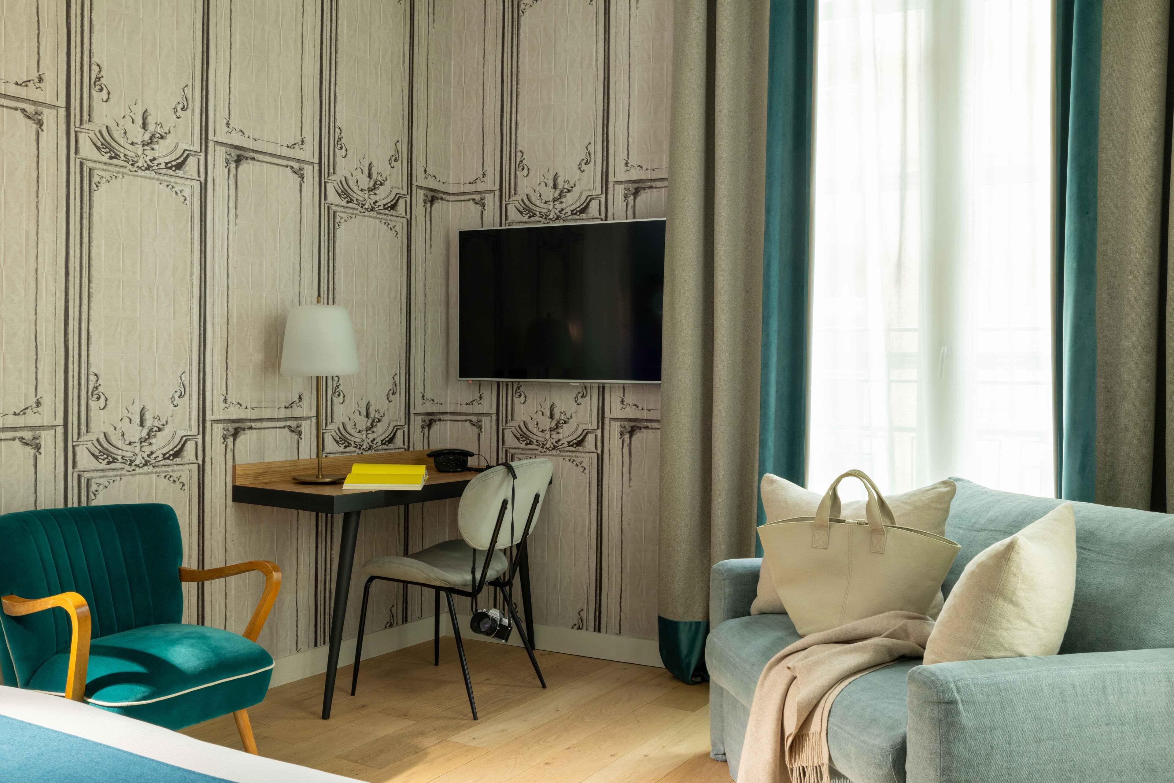 Junior kamer | Luxe beddengoed, een gratis minibar, een kluis op de kamer, een bureau