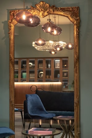 Lobby-Lounge