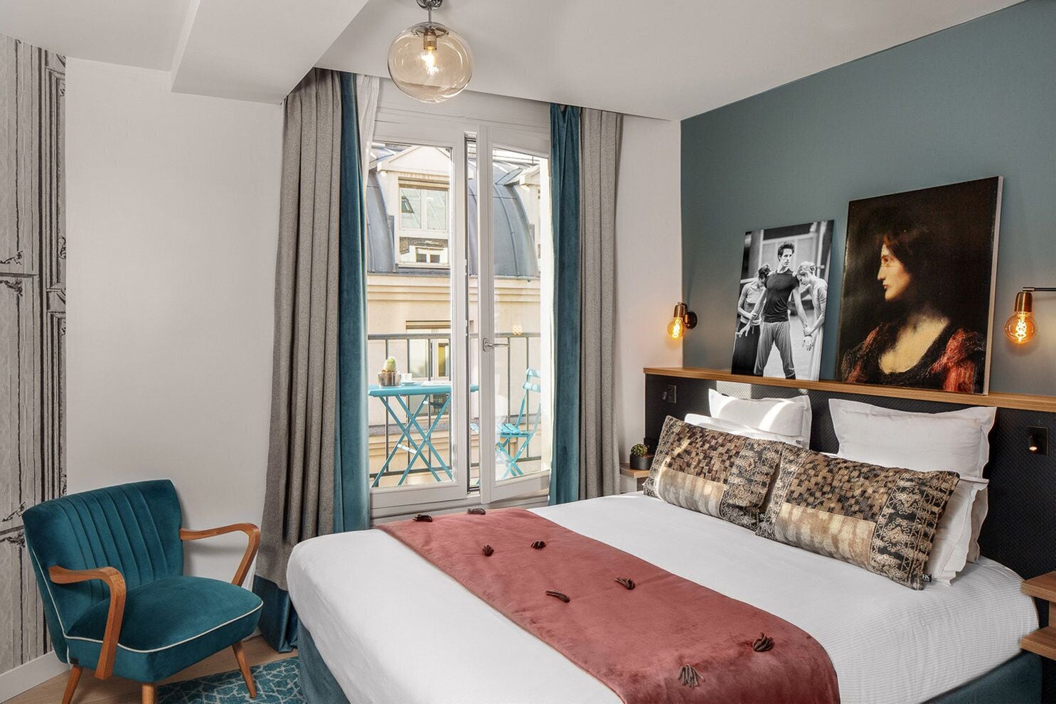 premium bedding, free minibar, in-room safe, desk