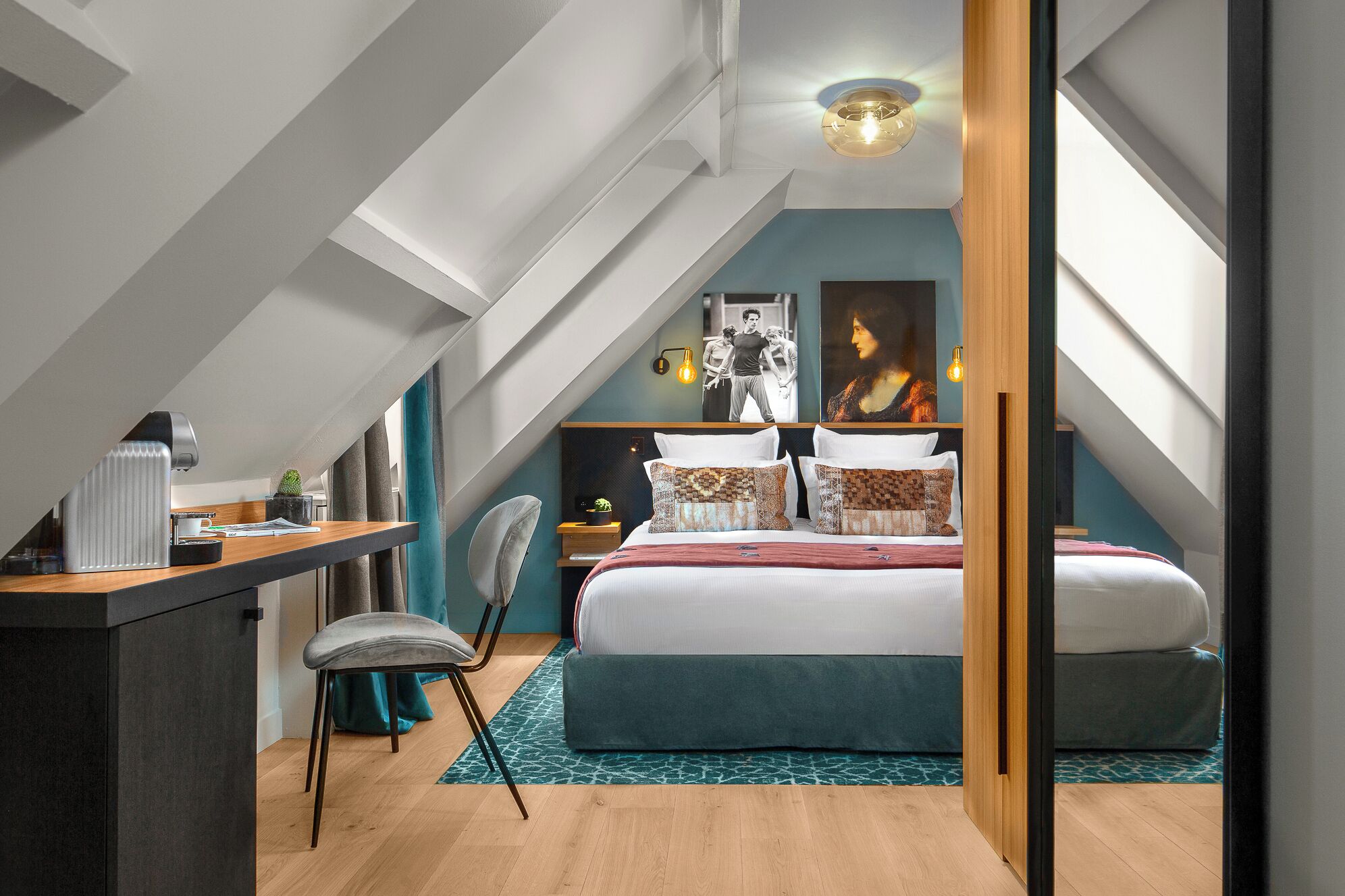 Premium bedding, free minibar, in-room safe, desk