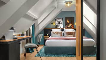 Premium bedding, free minibar, in-room safe, desk