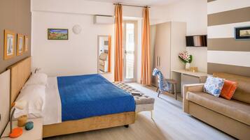 Deluxe Double Room | Minibar, desk, laptop workspace, free WiFi