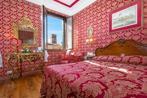 Sengetøy av topp kvalitet, minibar, safe på rommet og skrivebord