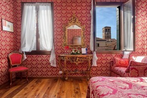 Premium bedding, minibar, in-room safe, desk - Antica Locanda Sturion - Residenza d'Epoca (Venice)