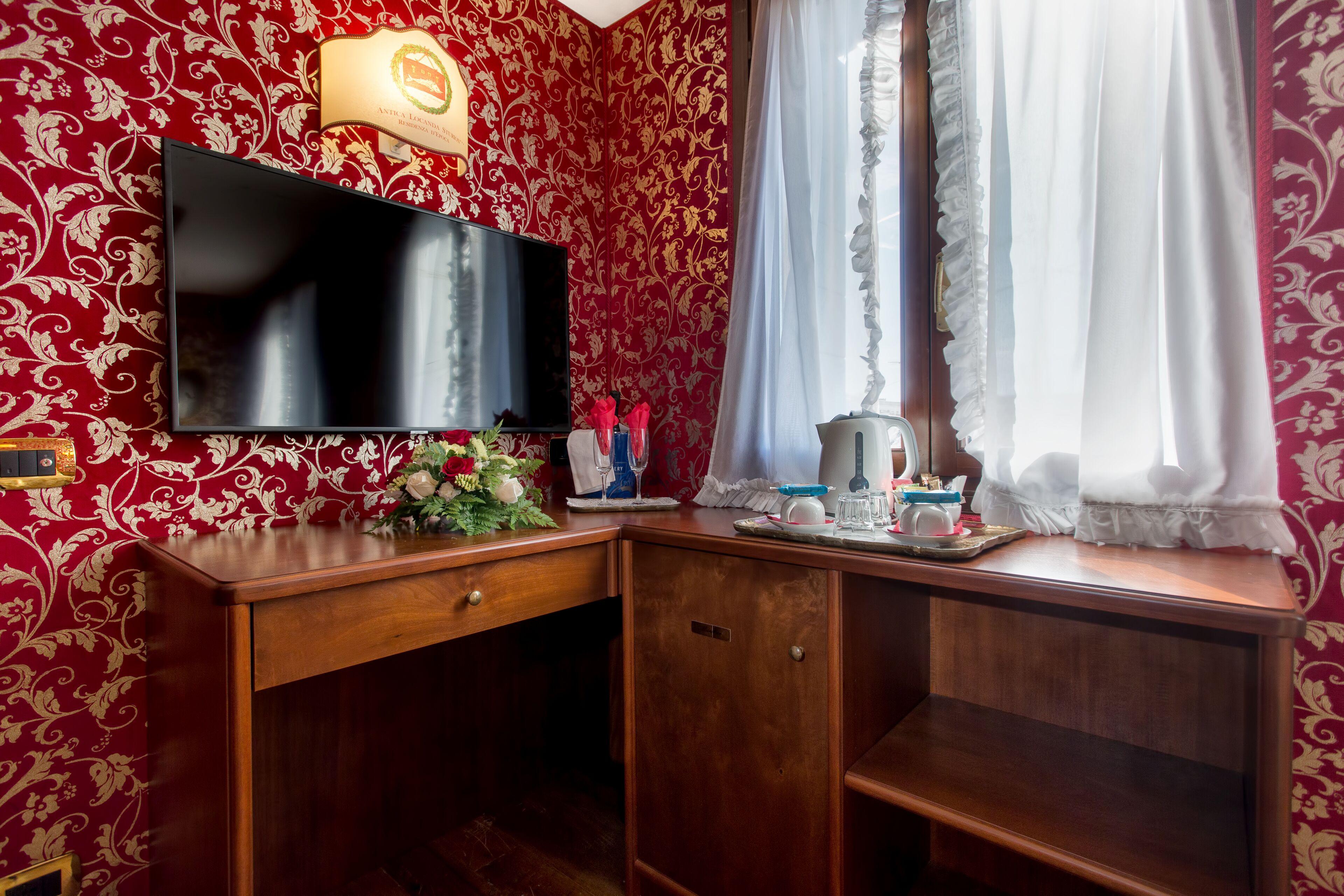 economy room | premium bedding, minibar, in-room safe, desk