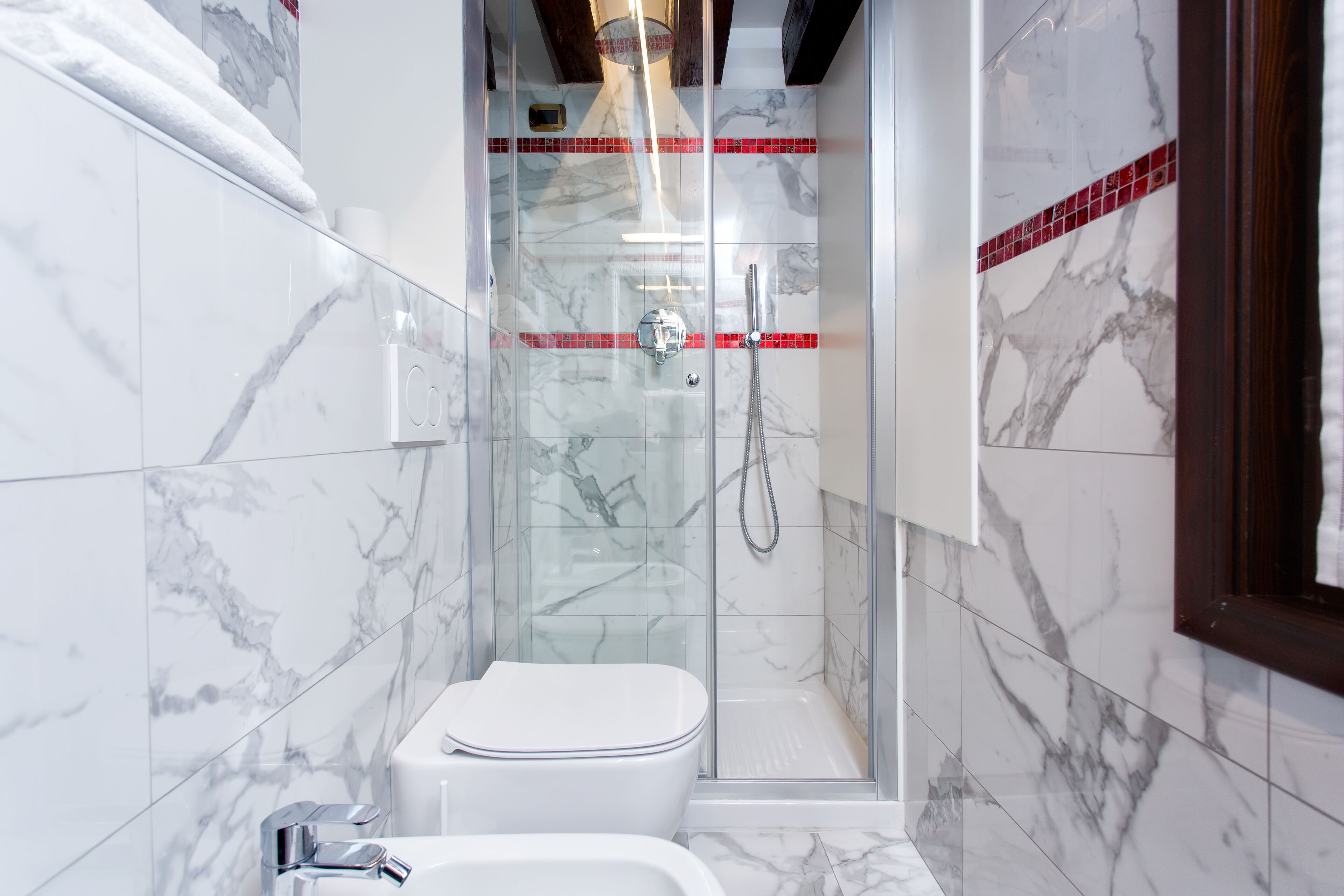 double or twin room (3rd floor, no lift ) | bathroom | shower, free toiletries, hair dryer, bidet