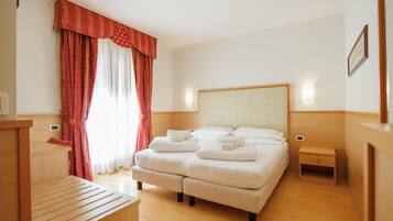 Két bảo mật tại phòng, trang bị nội thất với thiết kế riêng biệt, bàn