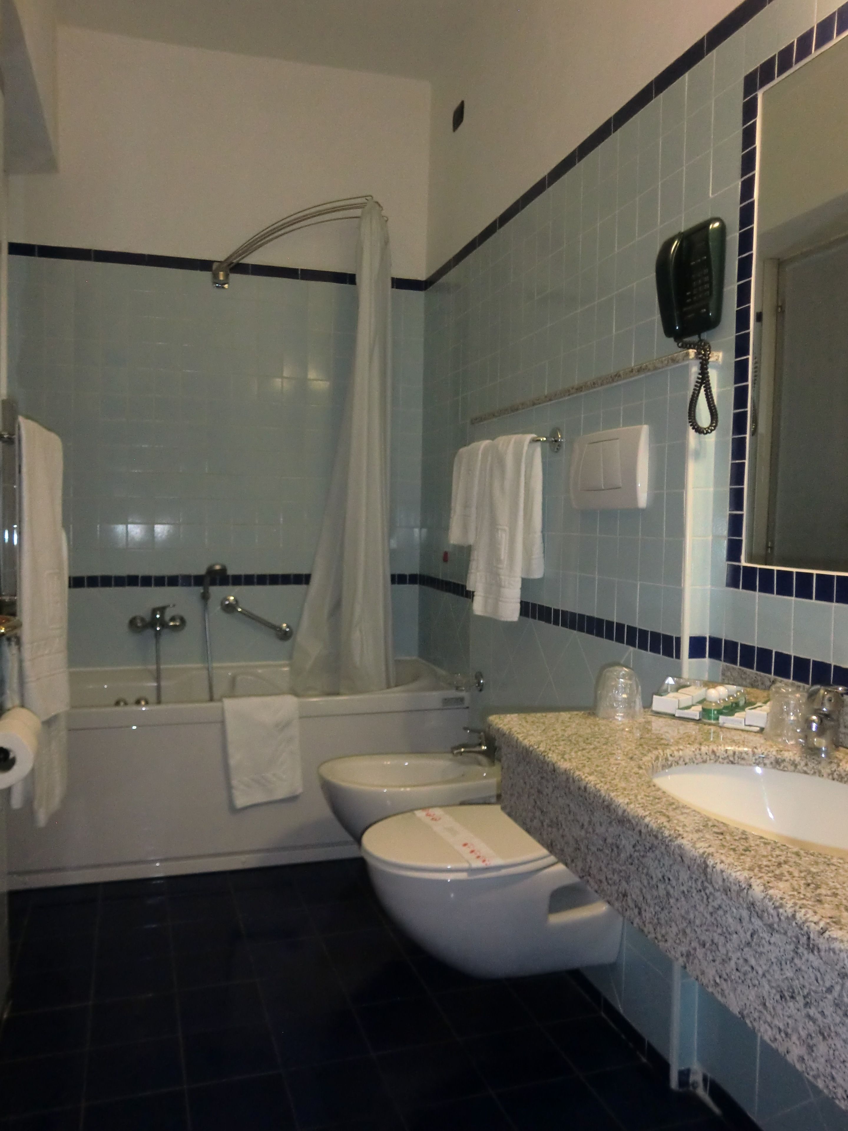 triple room, non smoking | bathroom | hair dryer, bidet, towels