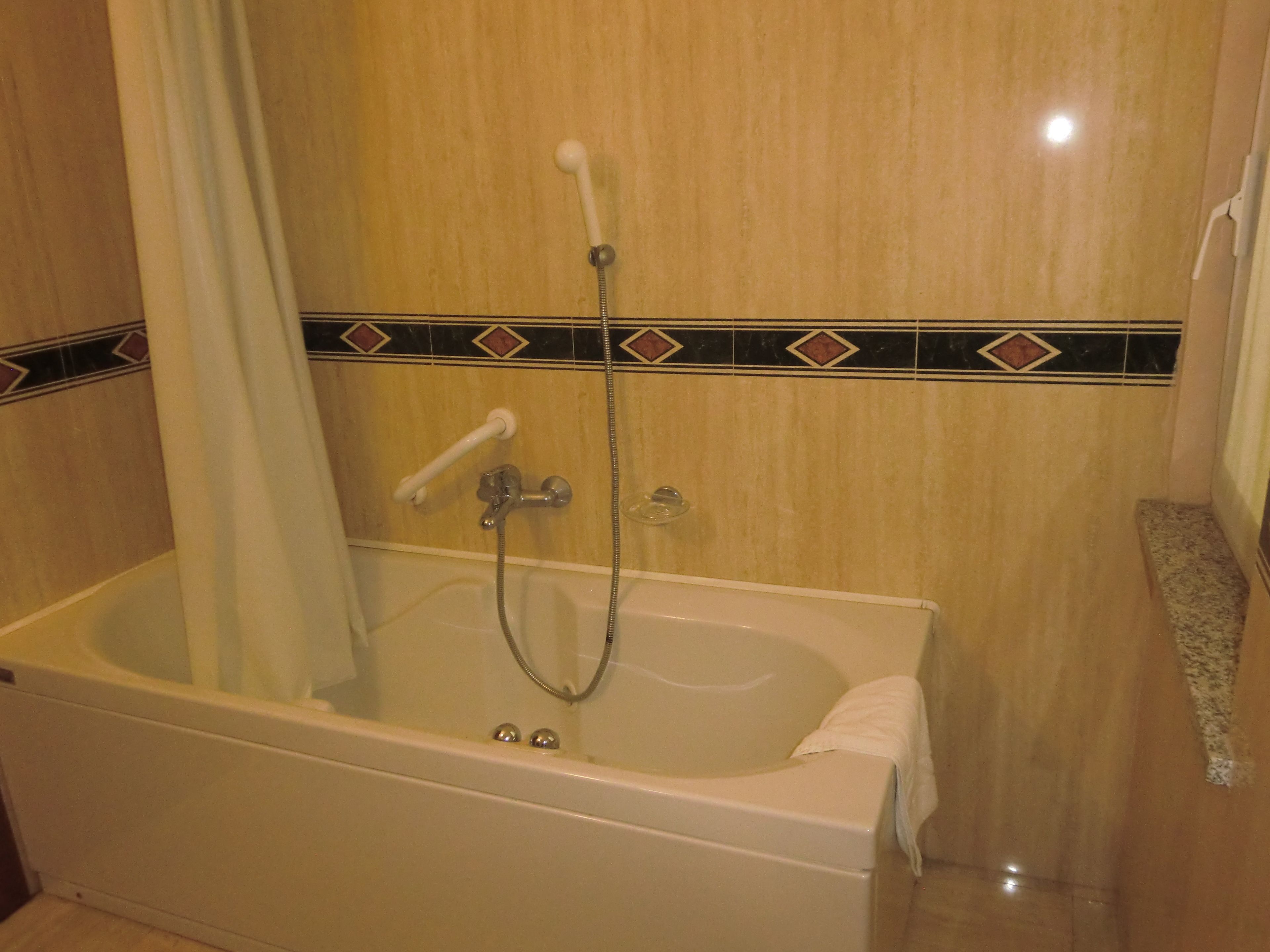 double room, non smoking | jetted bathtub