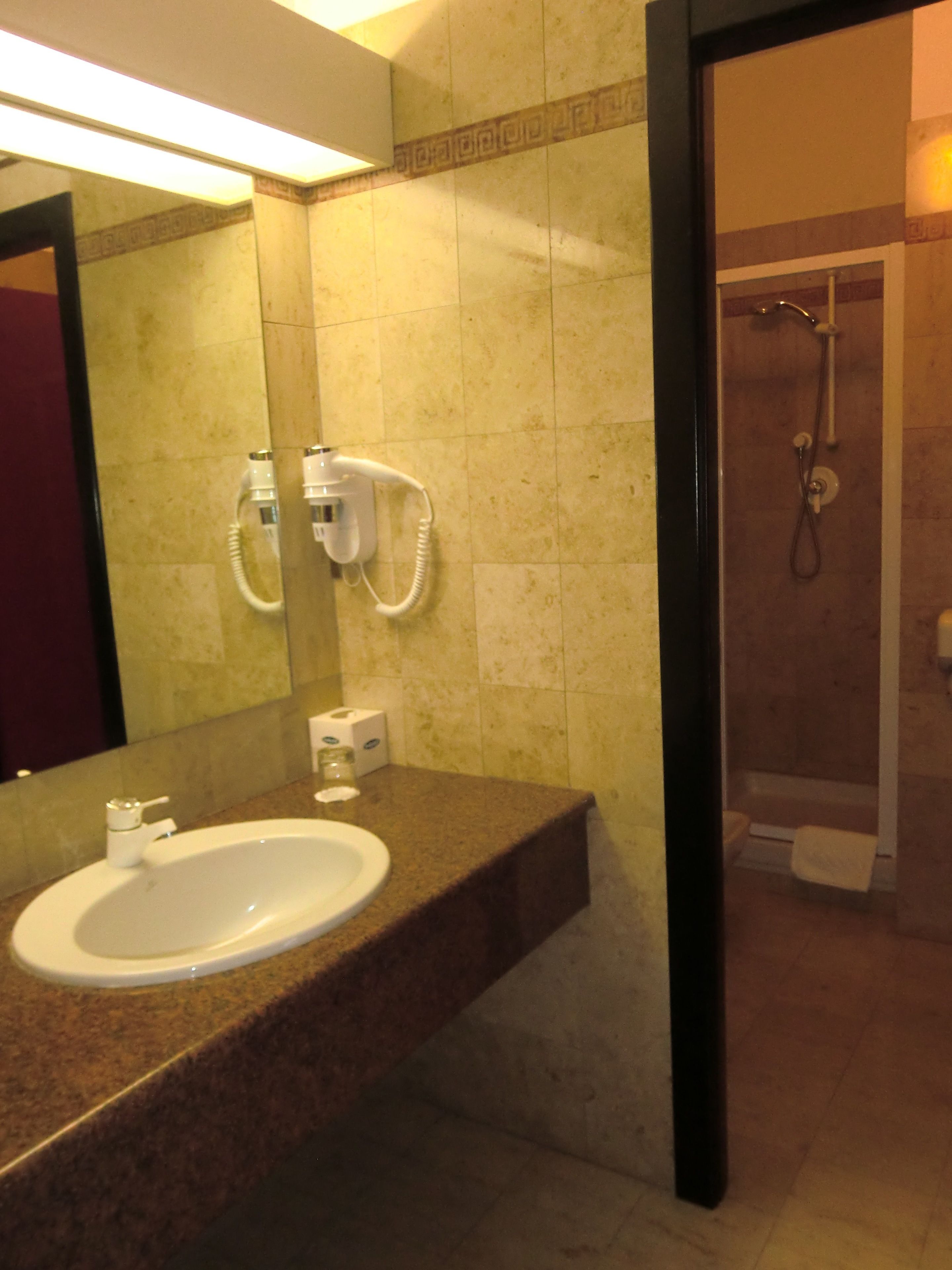 suite, 1 queen bed, non smoking | bathroom | hair dryer, bidet, towels
