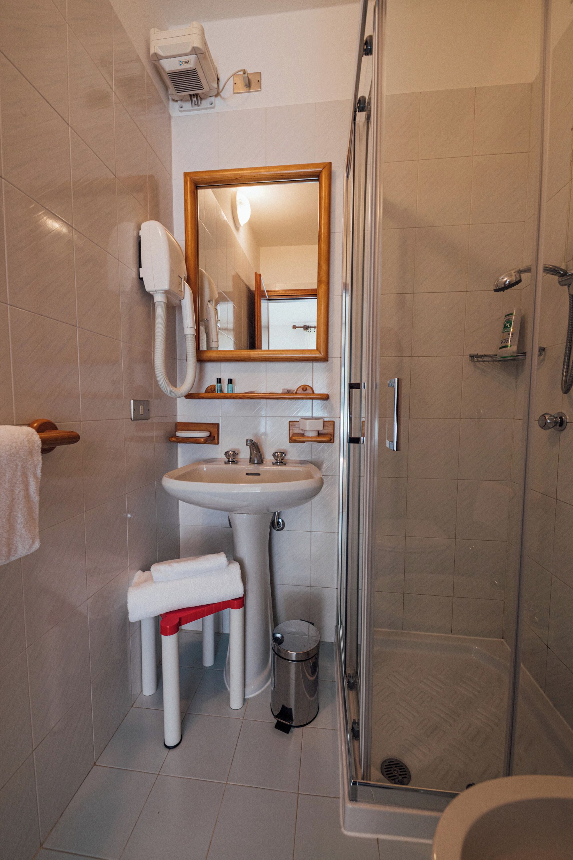 Økonomi-enkeltrom | Bad | Toalettartikler (inkludert), hårføner, badekåper og bidé