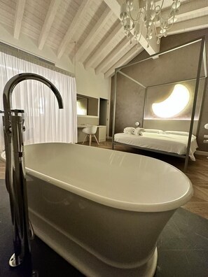 Chambre Romantique | Literie de qualité supérieure, coffres-forts dans les chambres, bureau