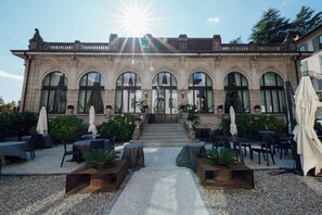 Déjeuner et dîner servis sur place