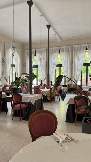 Lunch and dinner served