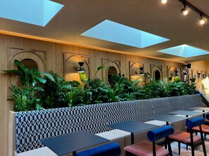 Colazione a buffet, servita tutte le mattine (17.50 EUR a persona) 