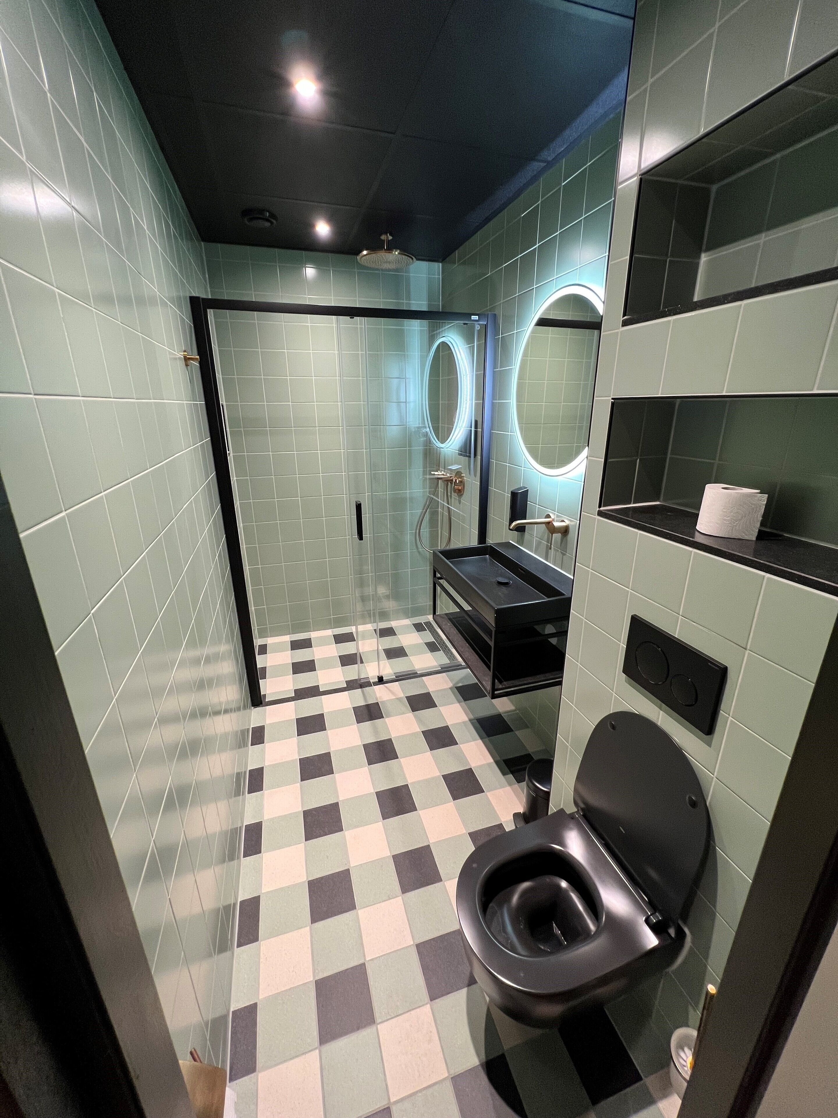 deluxe twin room - semi-basement | bathroom | rainfall showerhead, free toiletries, hair dryer, towels