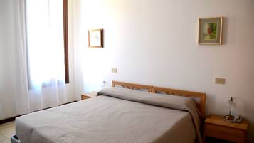 Triple Room | Minibar, in-room safe, desk, soundproofing