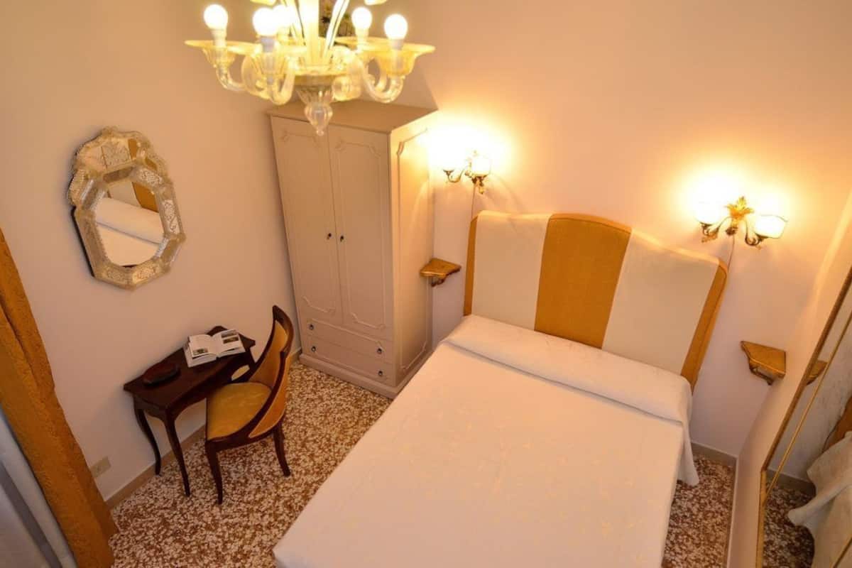 Double Room (small)