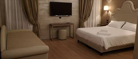 Suite Studio Junior | Bureau, chambres insonorisées, Wi-Fi gratuit, draps fournis