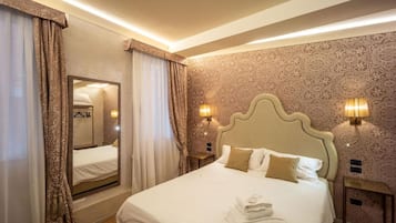 Escritorio, insonorización, wifi gratis y ropa de cama