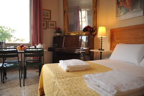 Triple Room | Seterika/papan seterika, katil lipat simpan/tambahan, Wi-fi percuma 