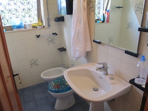 Chambre Quadruple | Salle de bain