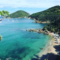 Playa privada, arena negra, snorkel