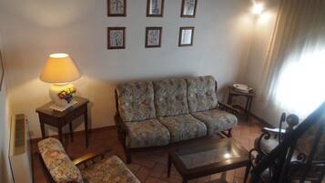 Apartment, 2 Bedrooms, Garden View | Living room