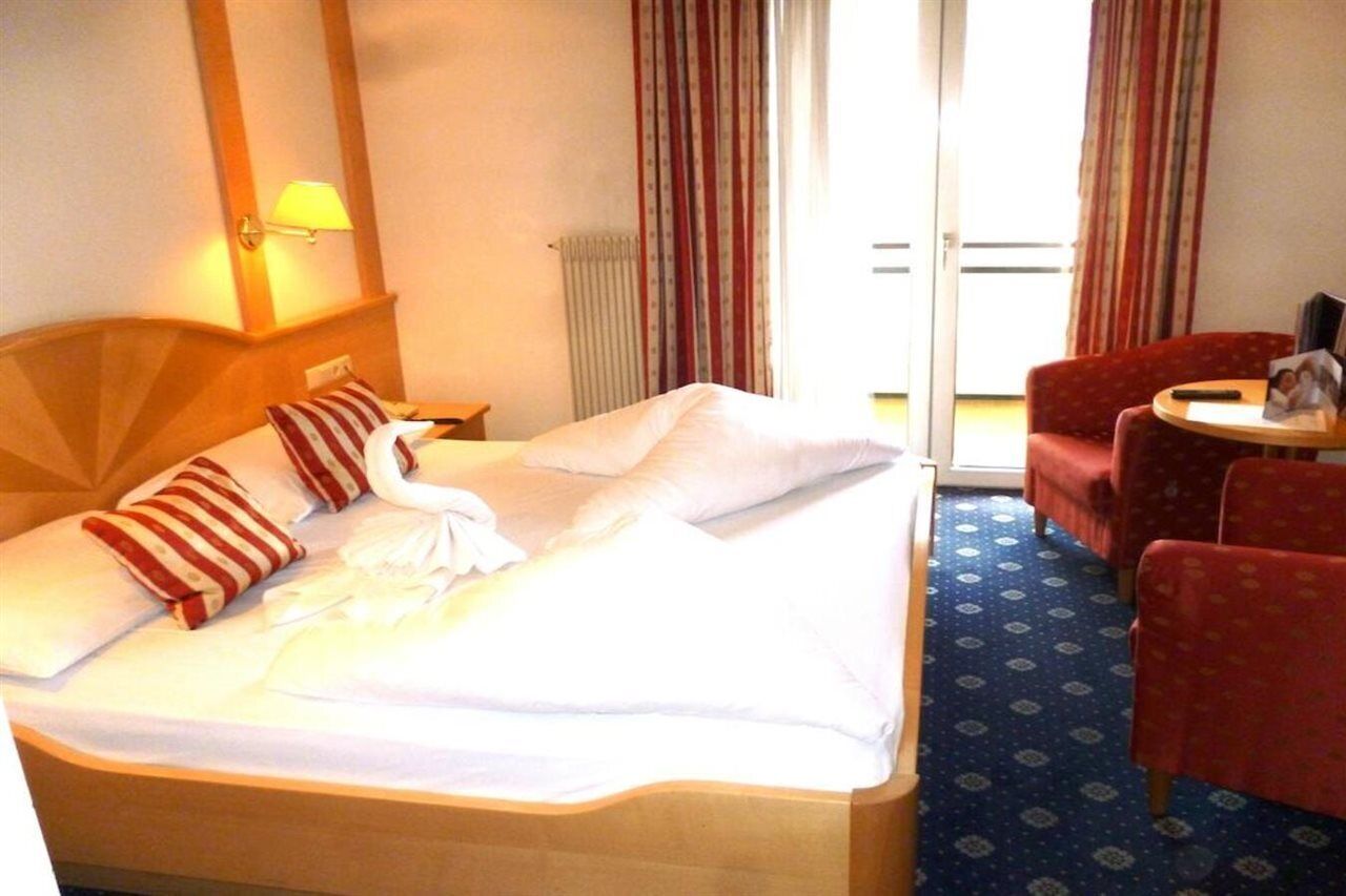 in-room safe, desk, cots/infant beds, rollaway beds