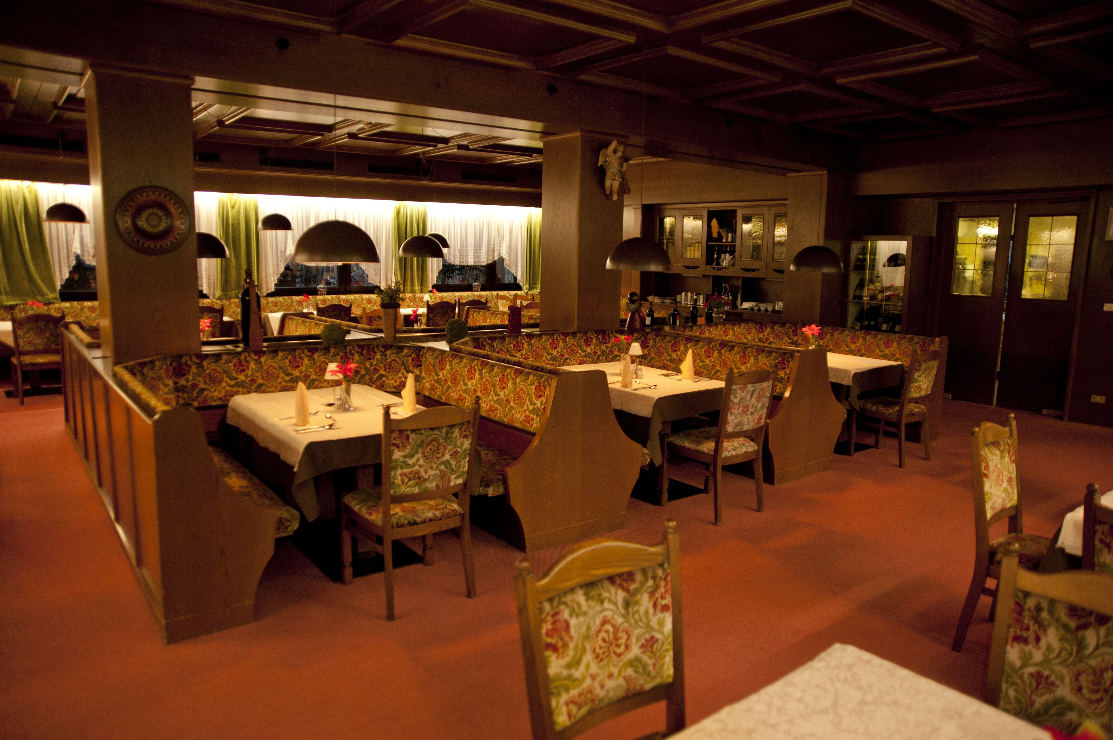 breakfast and dinner served, regional cuisine