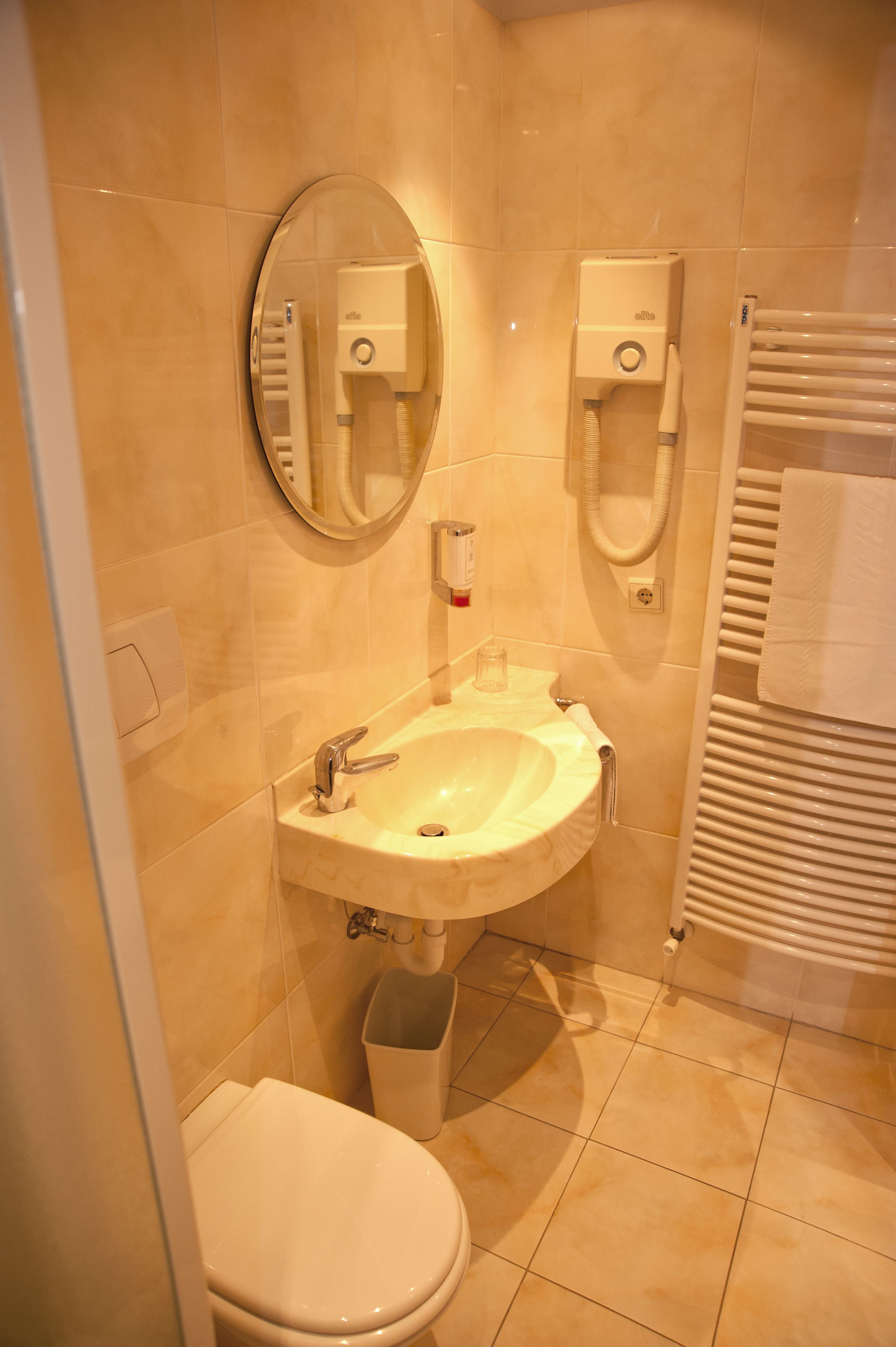 double or twin room | bathroom | shower, free toiletries, hair dryer, towels