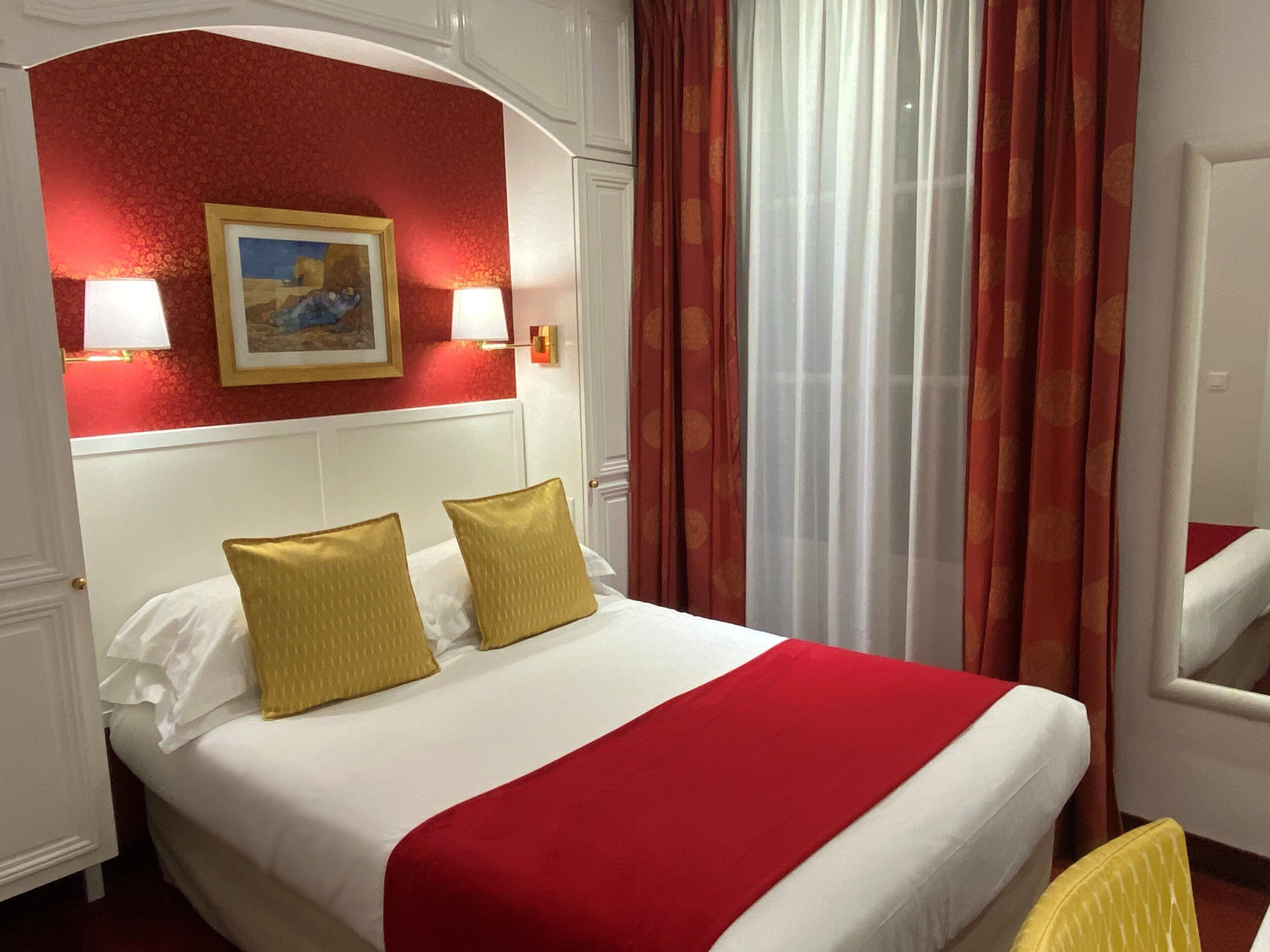 Dobbeltrom – standard | Safe på rommet, skrivebord og skrivebord for bærbar PC