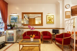 Lobby sitting area - Austin's Saint Lazare Hotel (Paris)