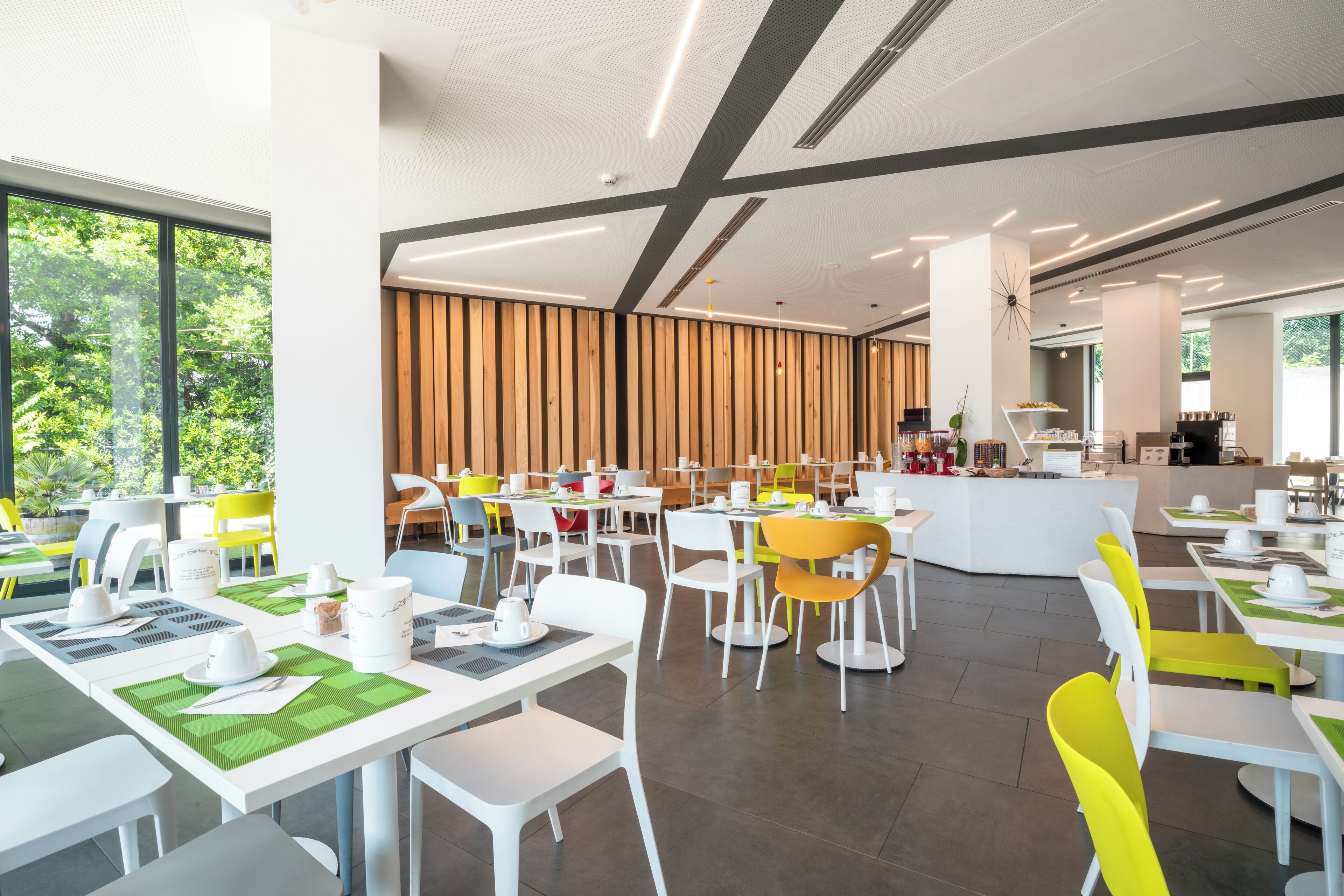 Morgenmadsbuffet hver dag (7 EUR pr. person)