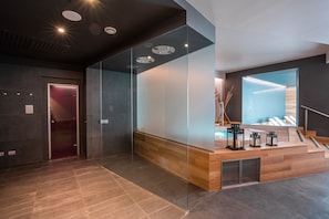 Sauna, bain à remous, hammam, soins corporels, enveloppements corporels