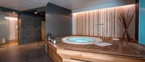 Sauna, Whirlpool, Dampfbad, Körperbehandlungen