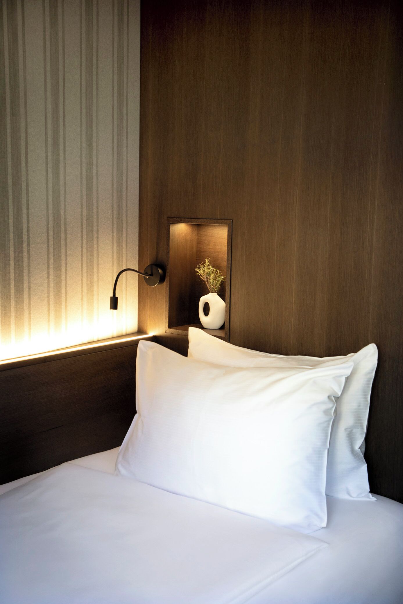 Room, 1 Twin Bed | Premium bedding, minibar, in-room safe, desk