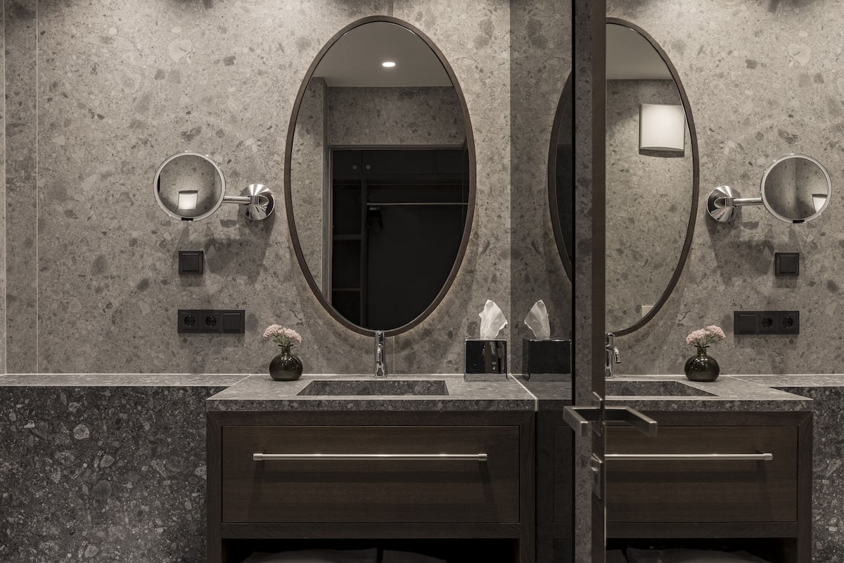 Luxe beddengoed, een minibar, een kluis op de kamer, een bureau
