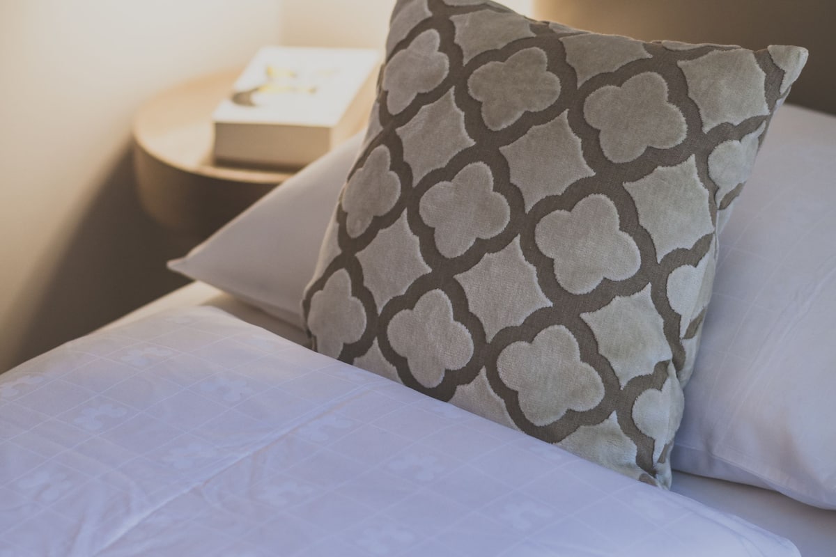Luxe beddengoed, een minibar, een kluis op de kamer, een bureau