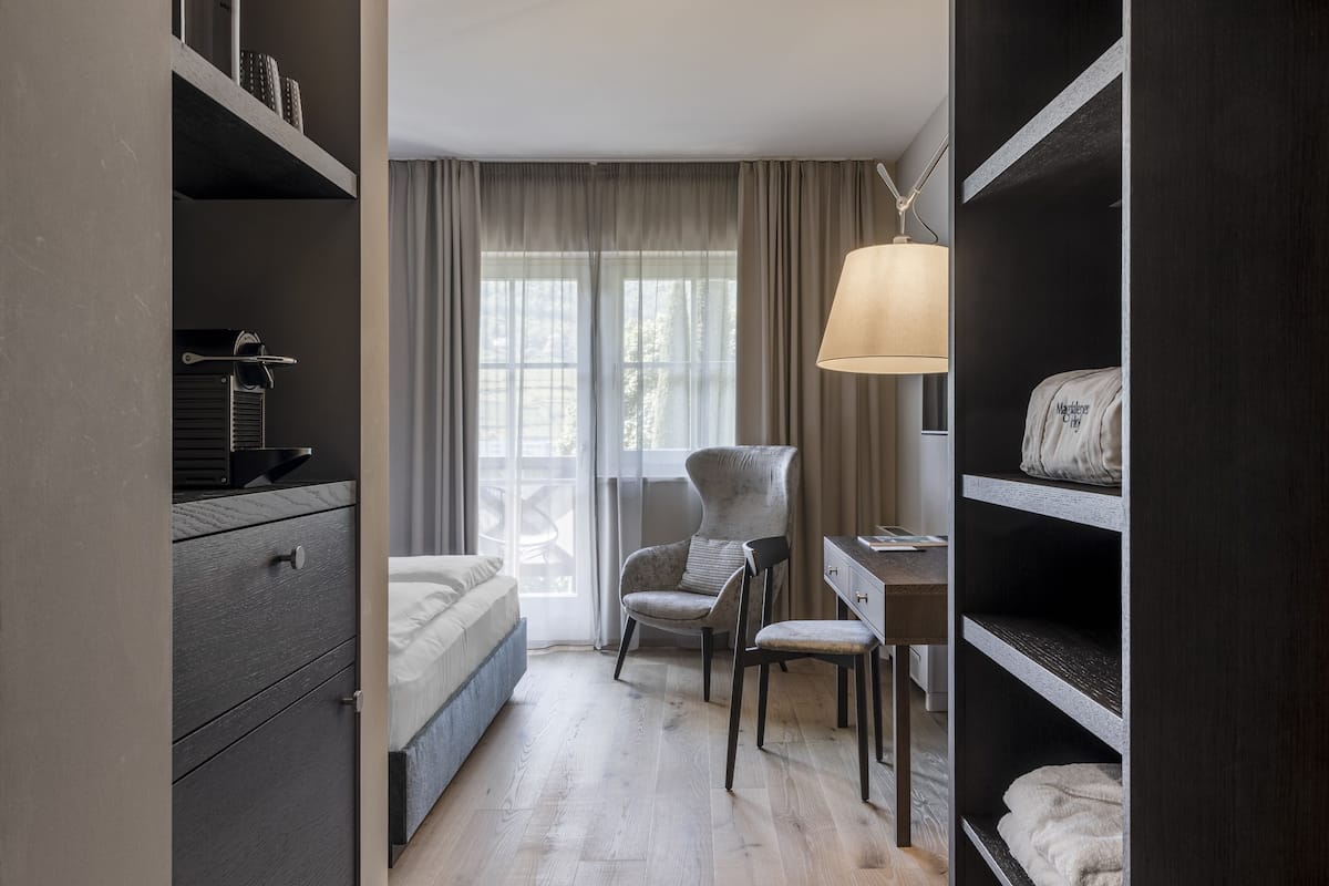 double room, garden view | premium bedding, minibar, in-room safe, desk